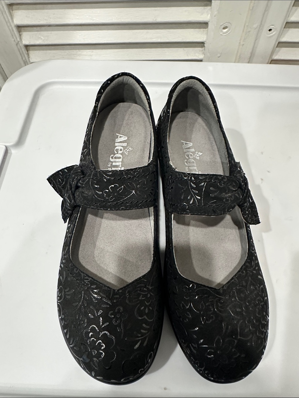 ALEGRIA Mary Janes floral embossed leather black clogs size 38 or 8 Velcro bow